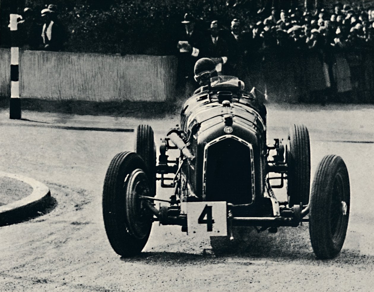 Scharfes Kurvenfahren im I.O.M. Rennen: Der ehrenwerte Brian Lewis, 1937 von Unbekannt