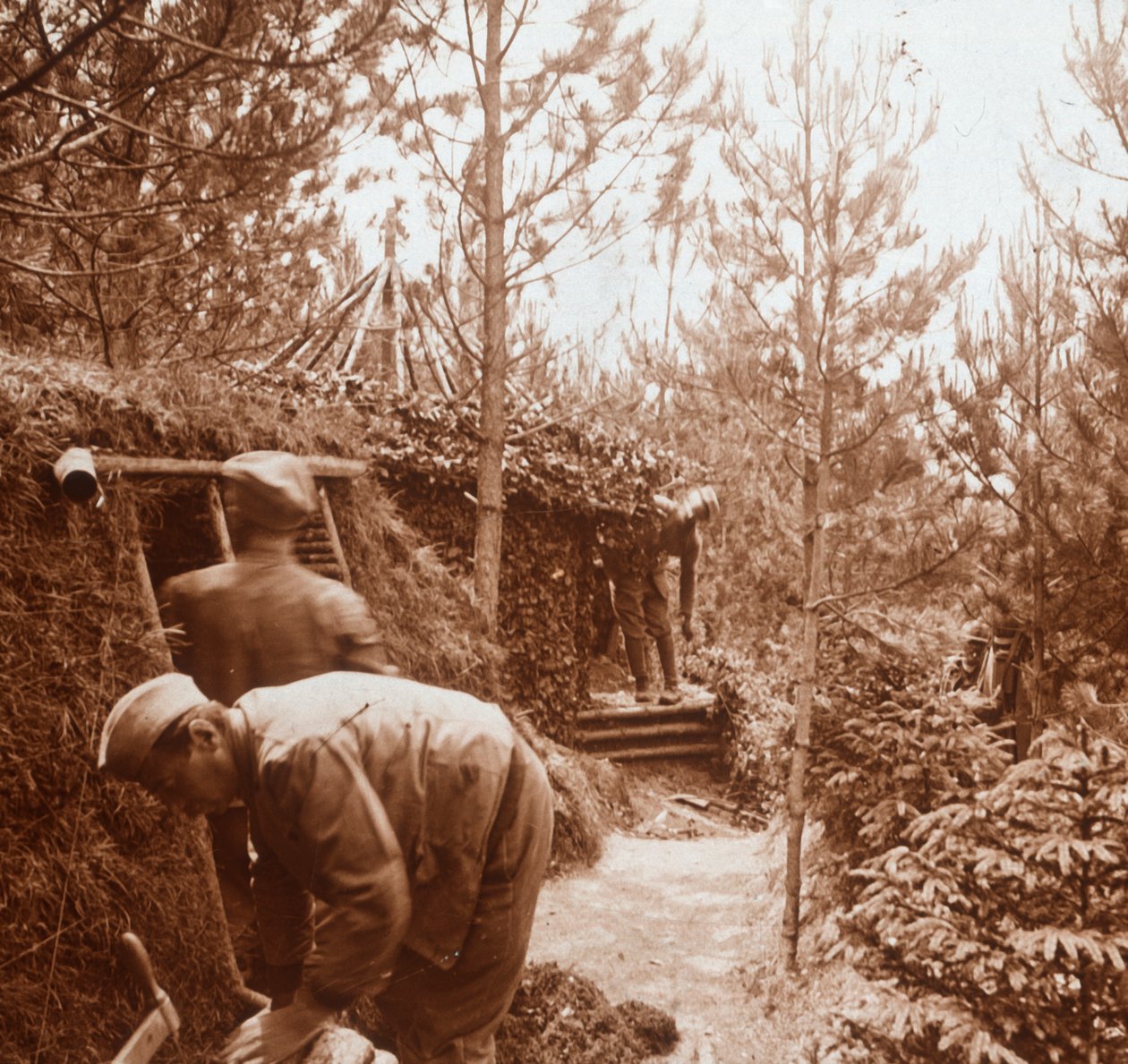 Soldaten in erdüberdeckten Unterständen, Genicourt, Nordfrankreich, um 1914-1918 von Unbekannt