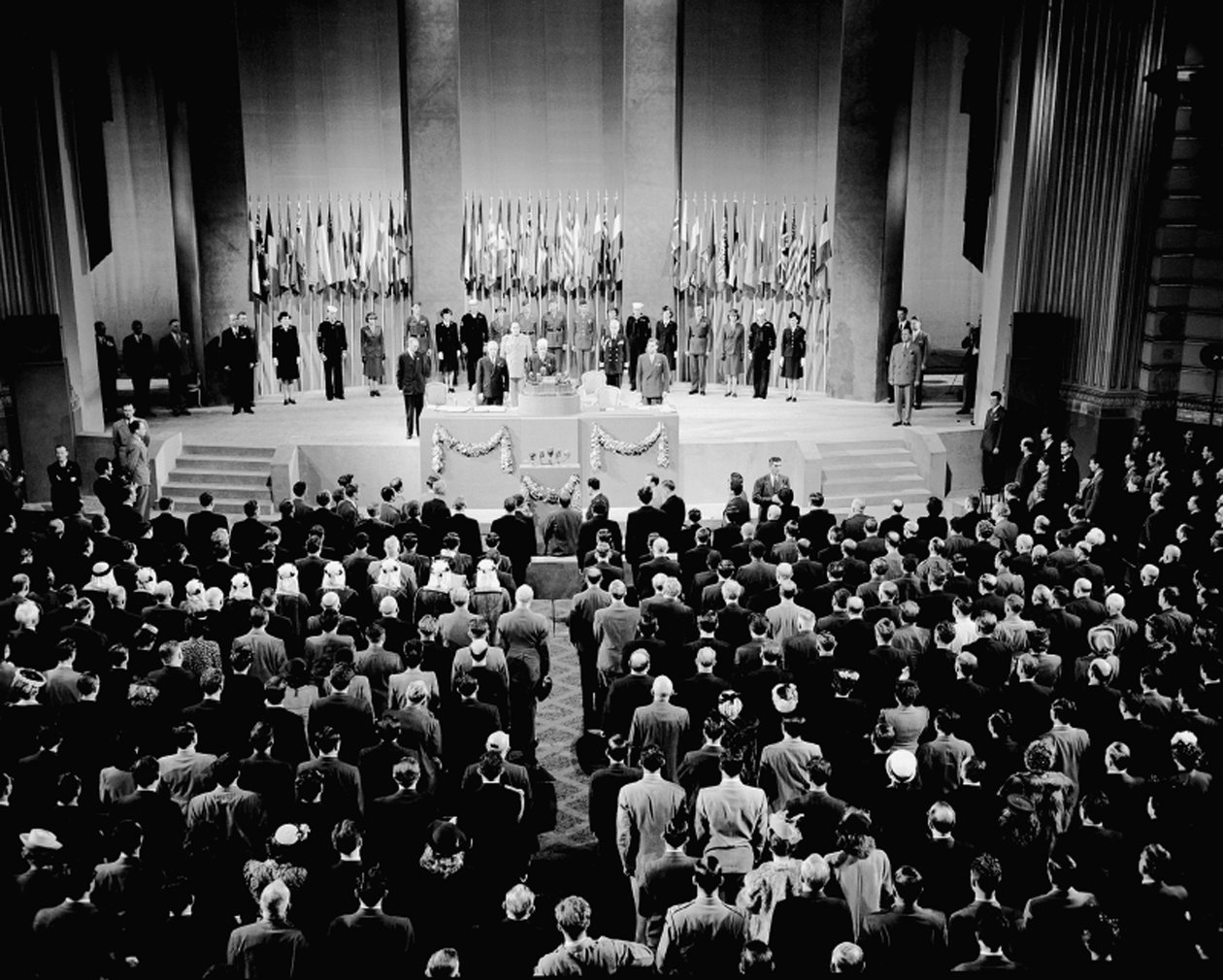Die 16. Plenarversammlung der Gründungskonferenz der Vereinten Nationen im Opernhaus von San Francisco von Unbekannt