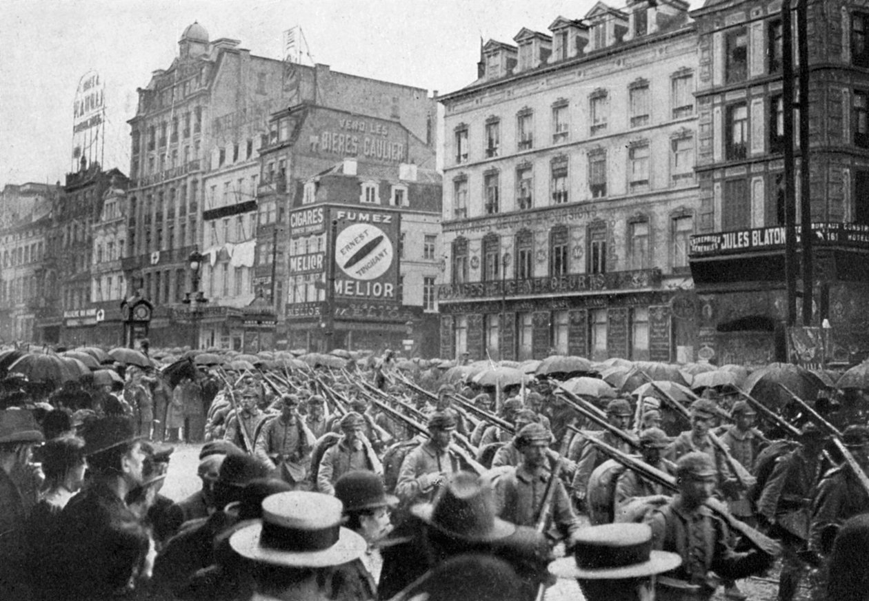 Die deutsche Armee marschiert durch Brüssel, Erster Weltkrieg, ca. 1914-1920 von Unbekannt