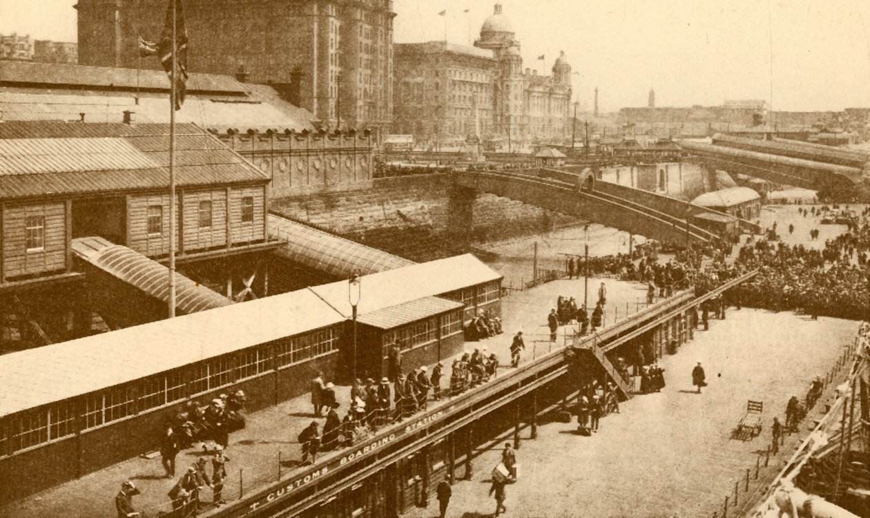Die große schwimmende Landungsbühne in Liverpool, um 1930 von Unbekannt
