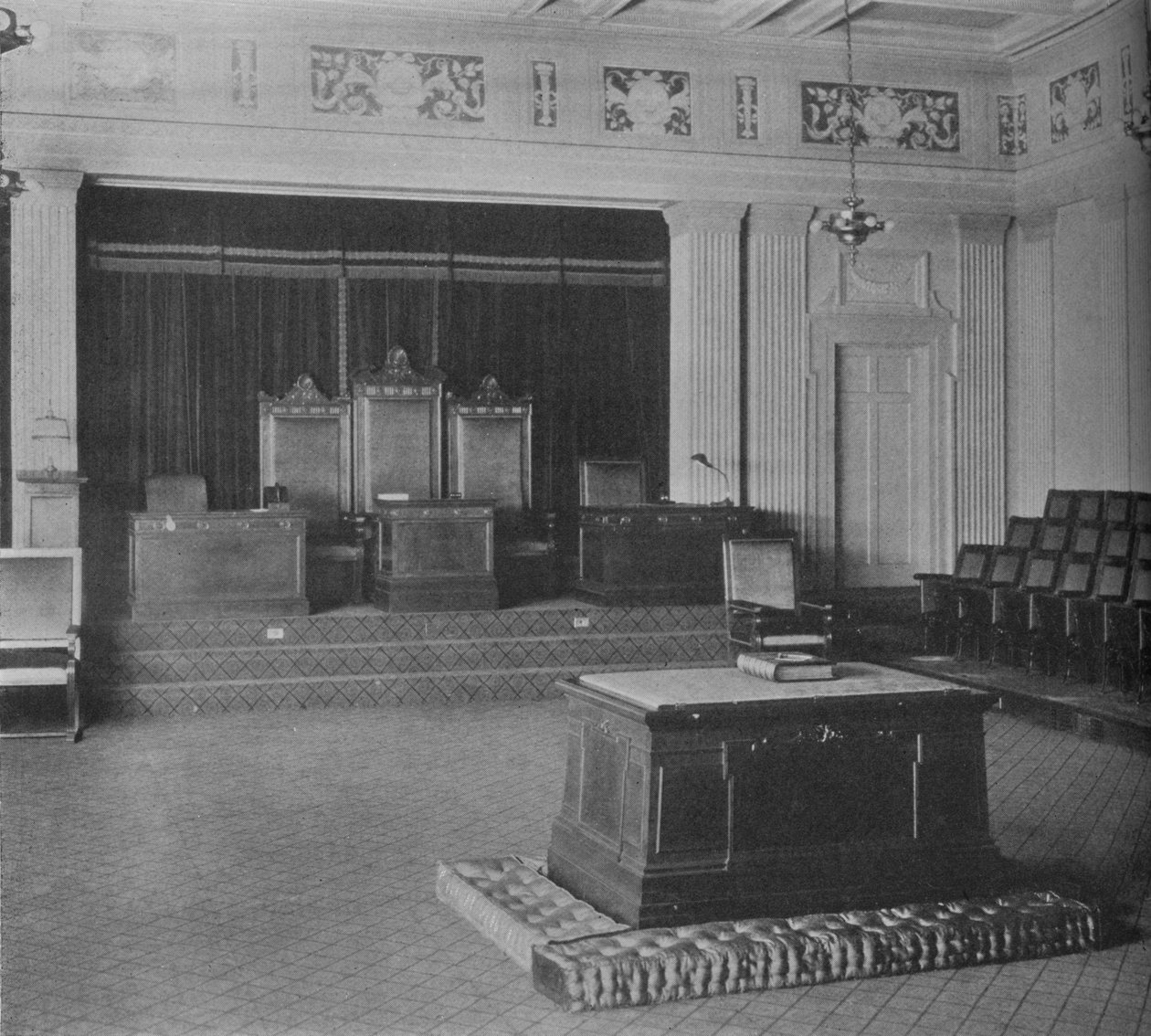 Der Lodge Room mit dekorativem Fries, Freimaurertempel, Birmingham, Alabama von Unbekannt