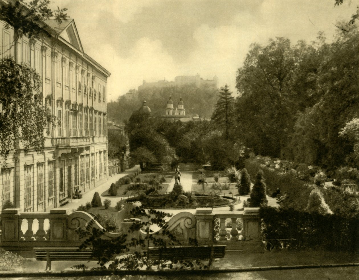 Das Mirabell-Palais und die Gärten, Salzburg, Österreich, um 1935 von Unbekannt