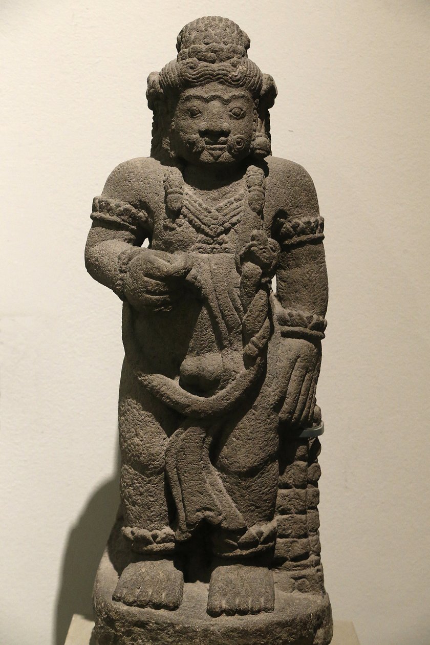 Das Victoria und Albert Museum. Wächterfigur aus einem epischen Drama. Vulkangestein. Indonesien (Ost-Java). 1400-1500. Majapahit-Periode. Vereinigtes Königreich von Unbekannt