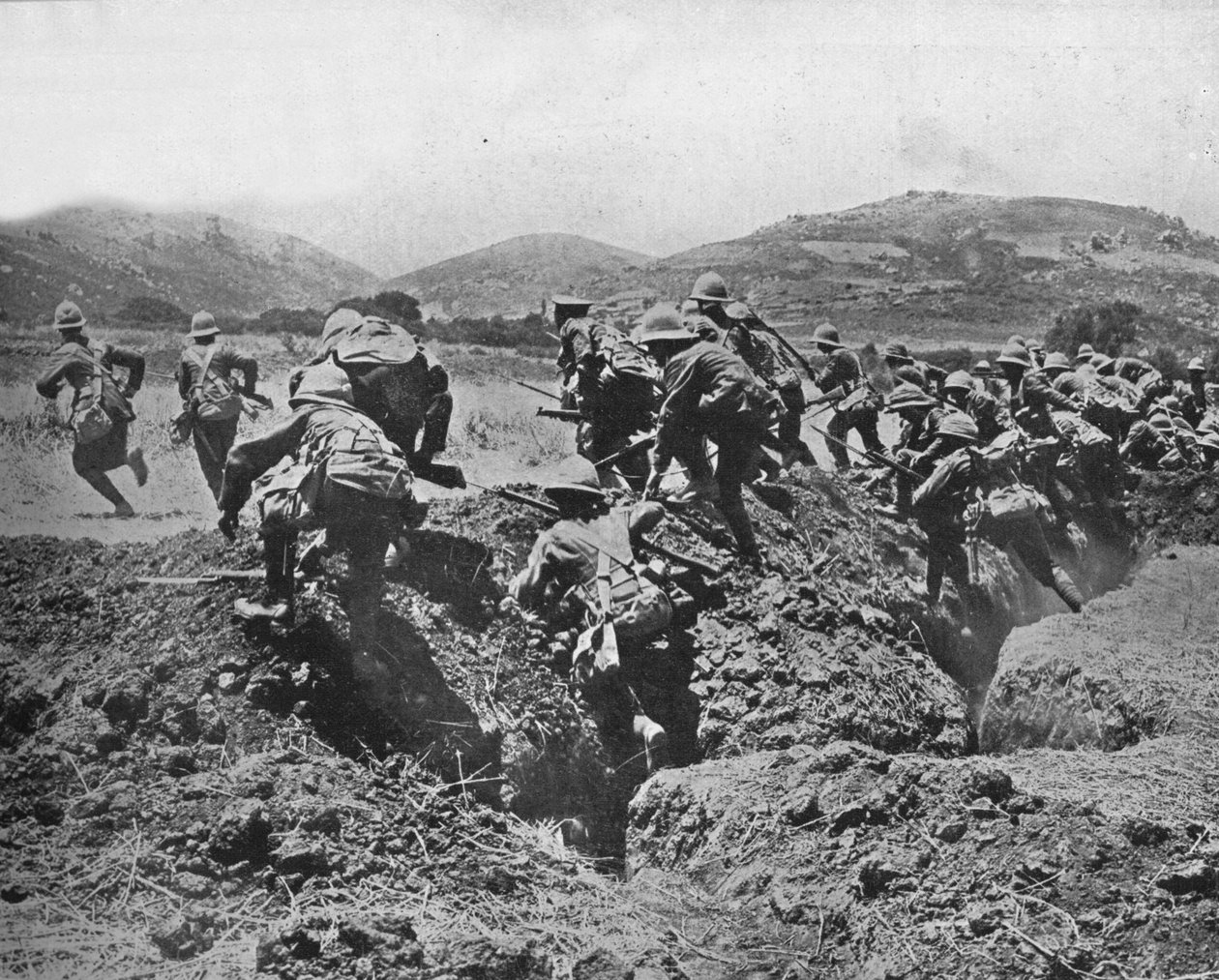 Der Beginn eines Angriffs auf die türkischen Stellungen, 1915 von Unbekannt