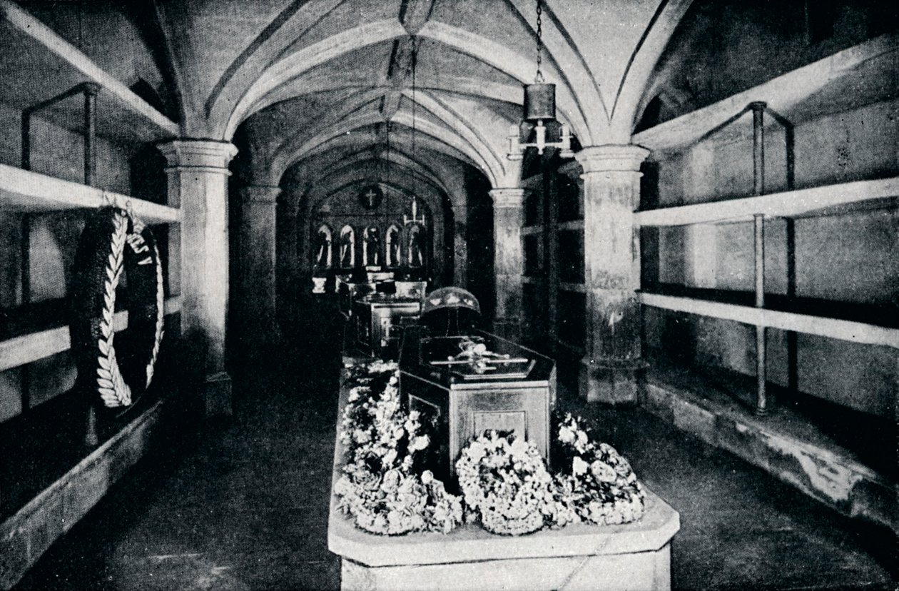 Die Krypta unter dem Chor der St. Georgs Kapelle, Windsor Castle, 1910-1911 von Unbekannt