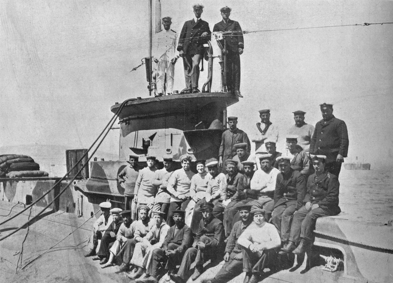 Die Offiziere und die Besatzung des HM-U-Boots E14, 1915 von Unbekannt