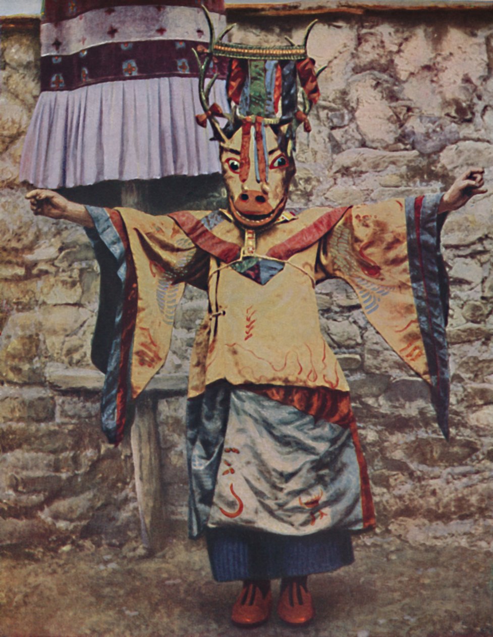 Tibetischer Lama im Teufelstanzkostüm, ca. 1935 von Unbekannt
