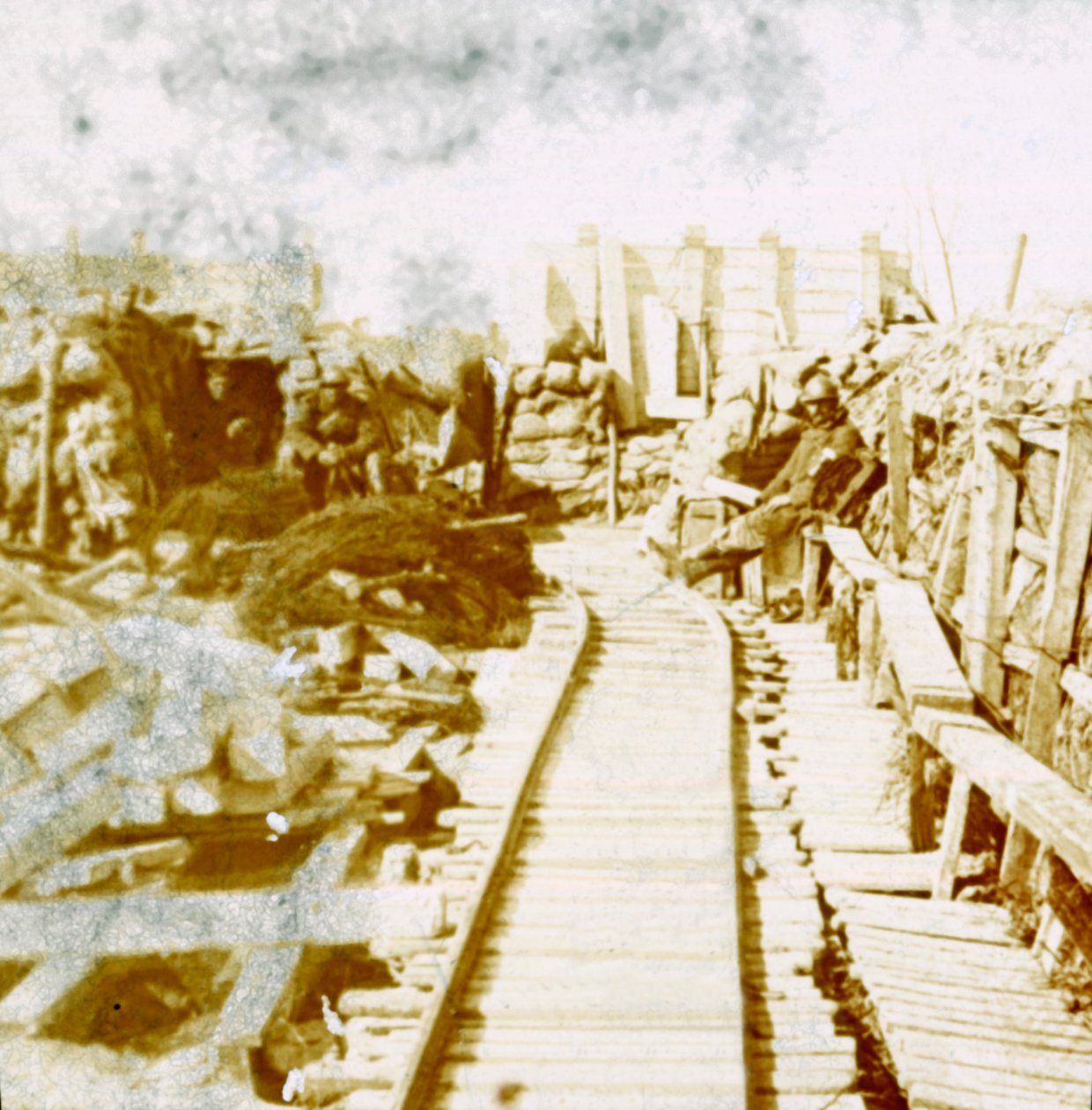 Schützengräben und Eisenbahnlinie, Yser südlich, Diksmuide, Belgien, ca. 1914-1918 von Unbekannt