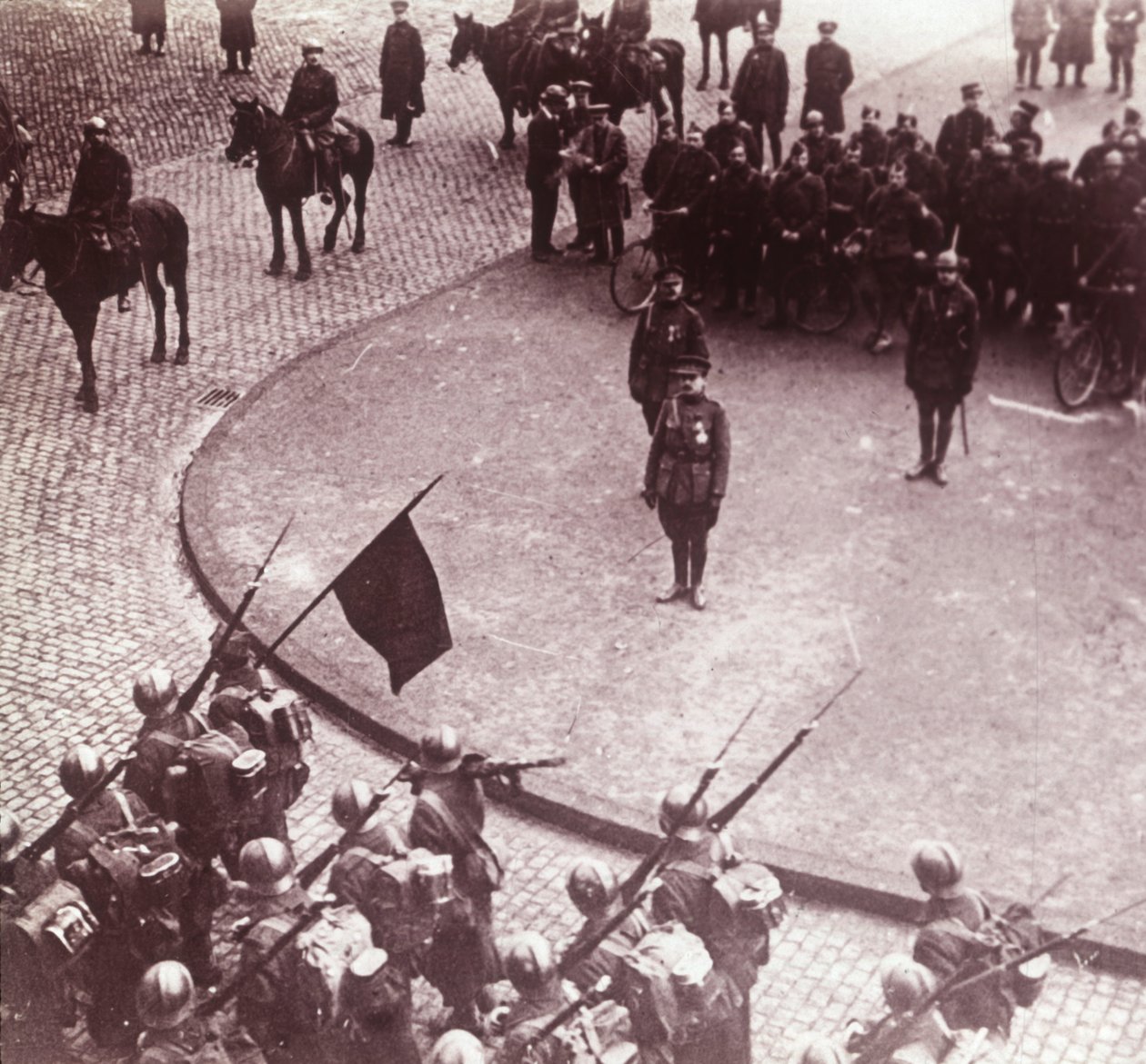 Truppen marschieren, Aachen, Deutschland, ca. 1914-1918 von Unbekannt