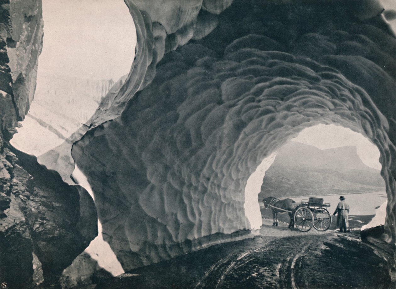 Tunnel durch Schnee, Hauklid Pass, 1914 von Unbekannt