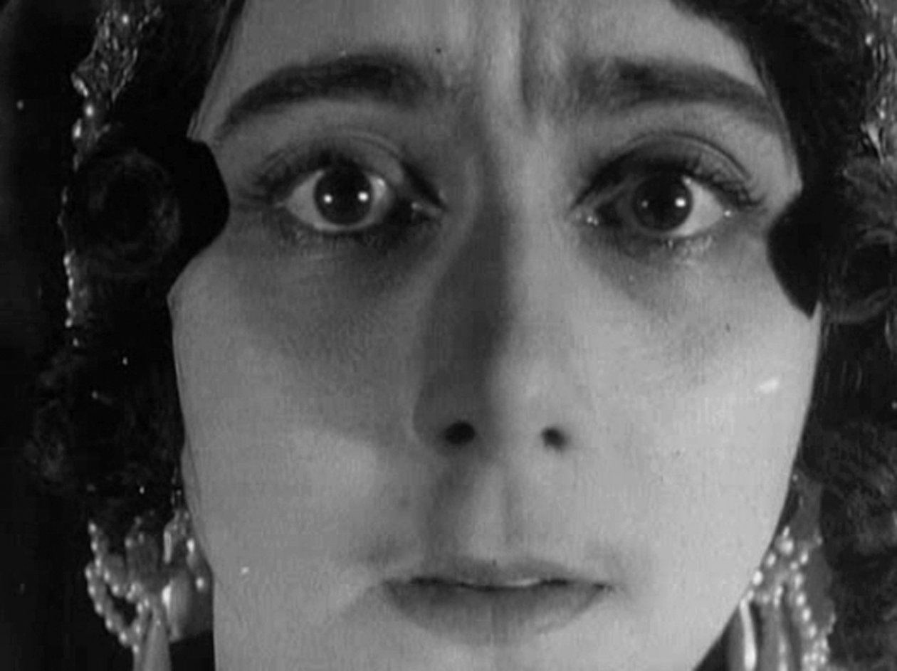 Vera Karalli, russische Balletttänzerin und Stummfilmschauspielerin, 1915 von Unbekannt