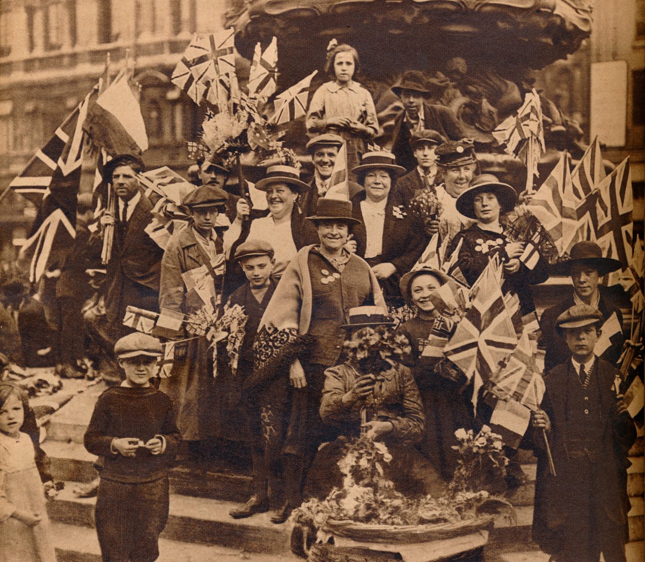 Siegesfeiern unter Eros, Piccadilly, London, 1918, 1938 von Unbekannt
