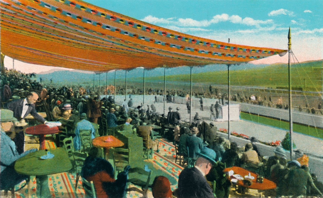Rennen vor dem Clubhaus beobachten, Agua Caliente Jockey Club, um 1939 von Unbekannt