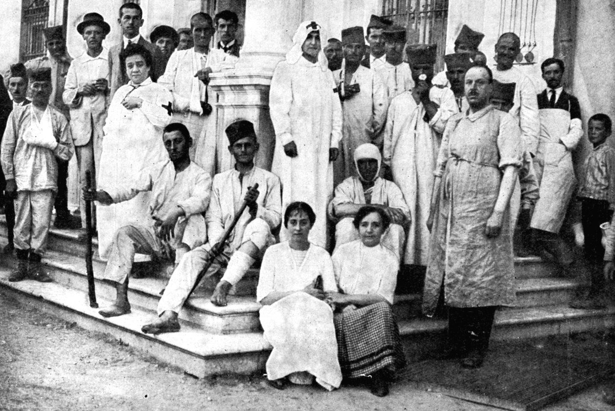 Verwundete Soldaten werden vom serbischen Roten Kreuz versorgt, Erster Weltkrieg, 1914 von Unbekannt