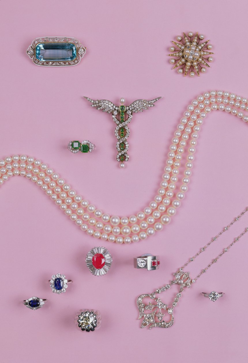 Auswahl an viktorianischem und edwardianischem Schmuck: Aquamarinbrosche, Zehn-Punkte-Sternbrosche, Diamant- und Platinanhänger, Saphir-, Rubin- und Smaragdringe von Unbekannt Unbekannt