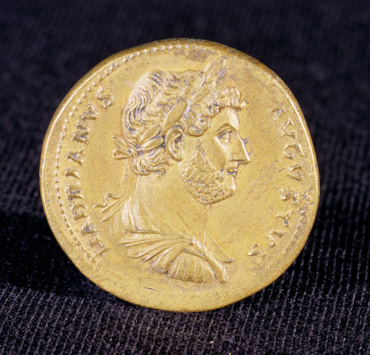 Sesterz von Hadrian aus Newcastle Upon Tyne, 132 n. Chr. Zeigt die Büste von Hadrian als siegreichen Kommandanten von Unbekannt Unbekannt