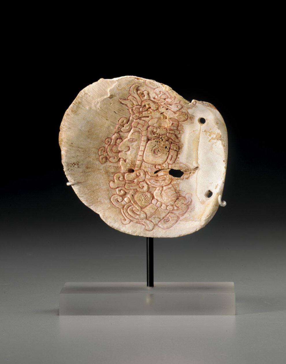 Ein Maya-Brustschild mit dem Profil eines Würdenträgers, ca. 450-650 von Unbekannt