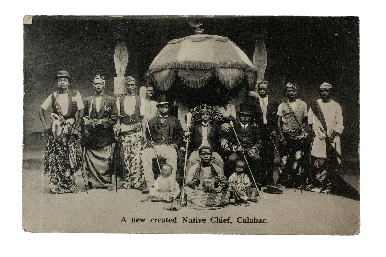 Ein neu ernannter einheimischer Häuptling, Calabar, Nigeria, ca. 1910 von Unbekannt