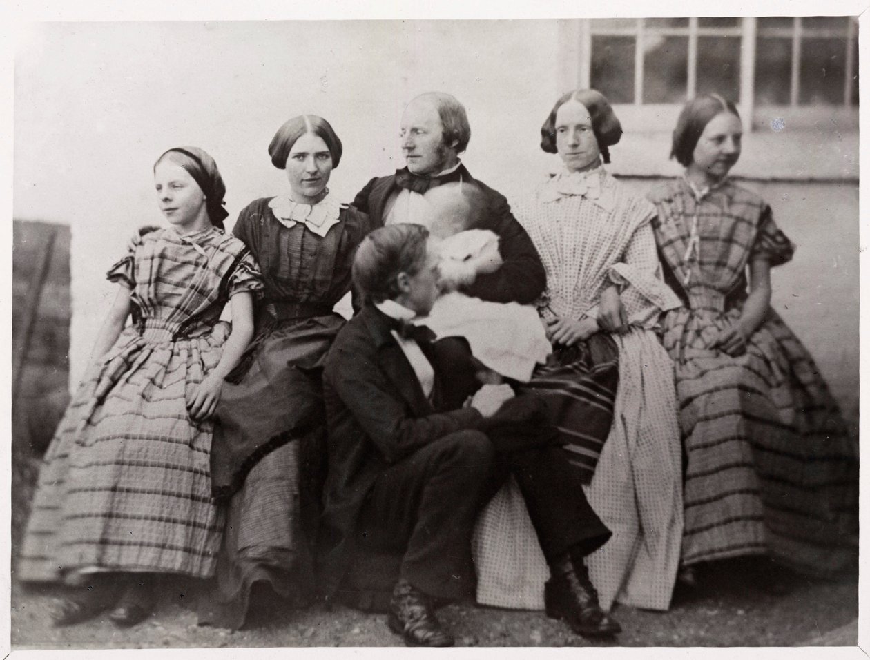 Alexander Parkes, englischer Erfinder und Chemiker, mit seiner Familie, um 1870 von Unbekannt