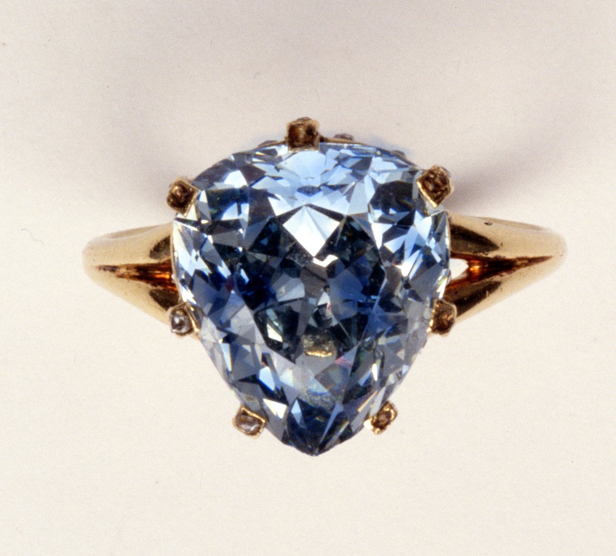 Antiker Ring mit blau-grauem Diamanten, 5,45 Karat, einst im Besitz von Marie-Antoinette von Unbekannt