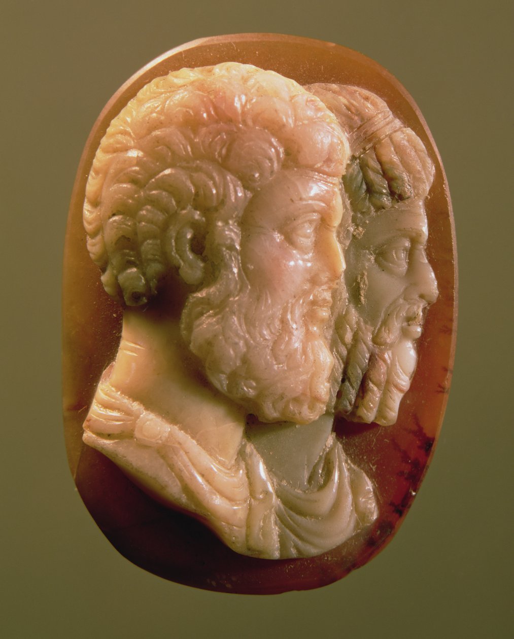 Kamee, die Marcus Aurelius (121-180) und Lucius Verus (130-169) darstellt, römisch von Unbekannt