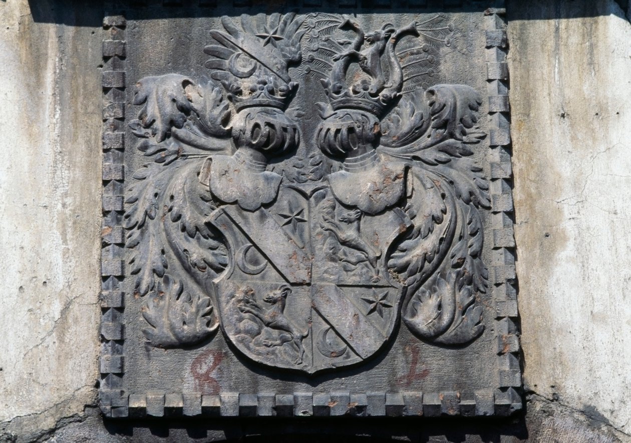 Wappen an Holztür eines Hauses in Lavis, Trento, Trentino-Südtirol, Italien von Benjamin Baud