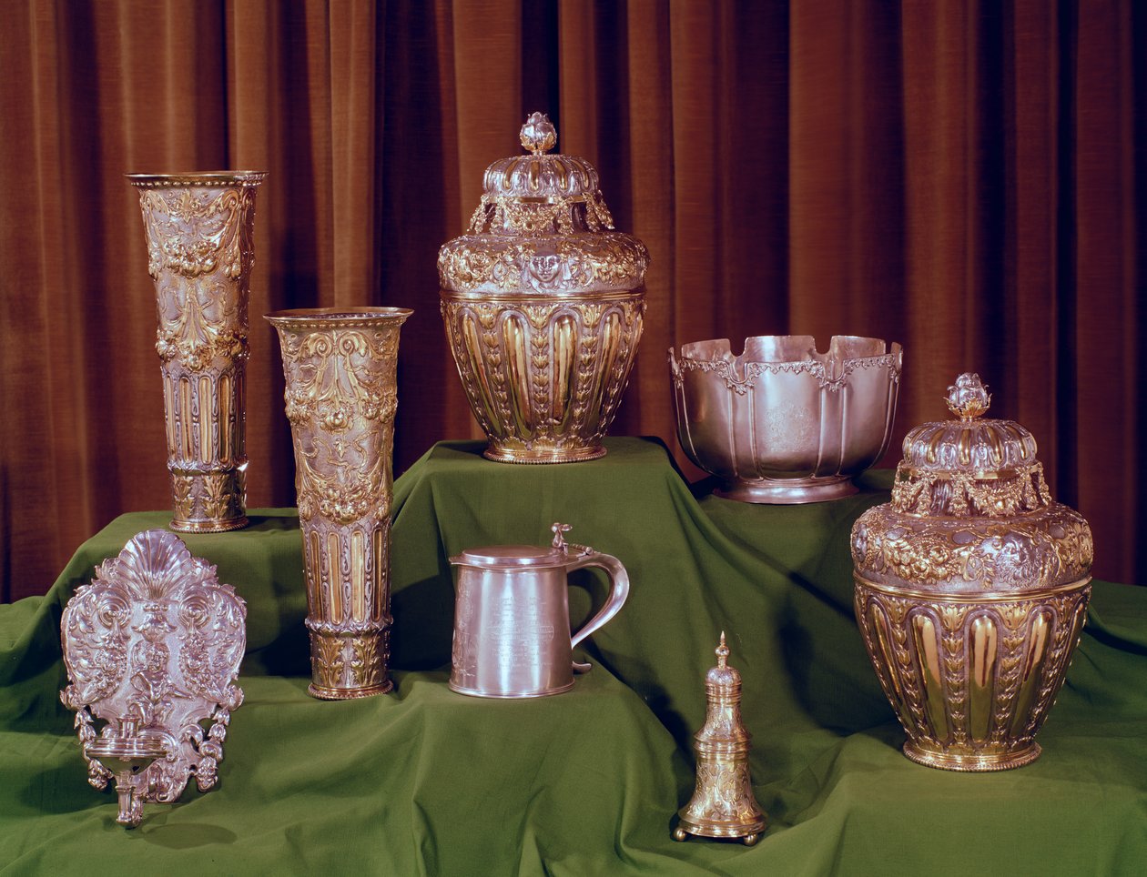 Sammlung von Silber- und Silbervergoldeten Stücken, vor dem 17. Jahrhundert von Unbekannt