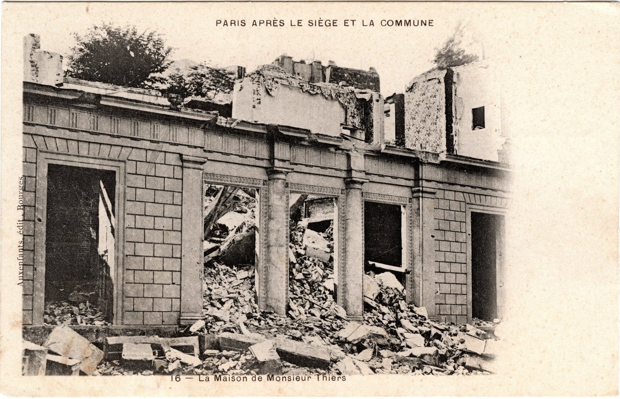 Kommune von Paris (1871): Das Herrenhaus von Adolphe Thiers wurde nach der Beschlagnahme seines Eigentums im Mai 1871 zerstört. von Unbekannt