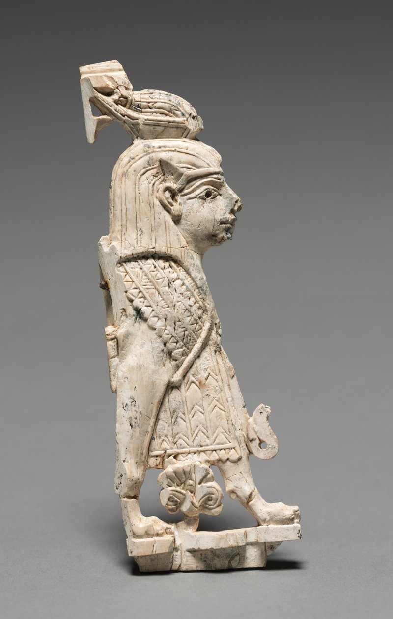 Dekorative Plakette: Geflügelte Sphinx, 900-800 v. Chr. von Unbekannt