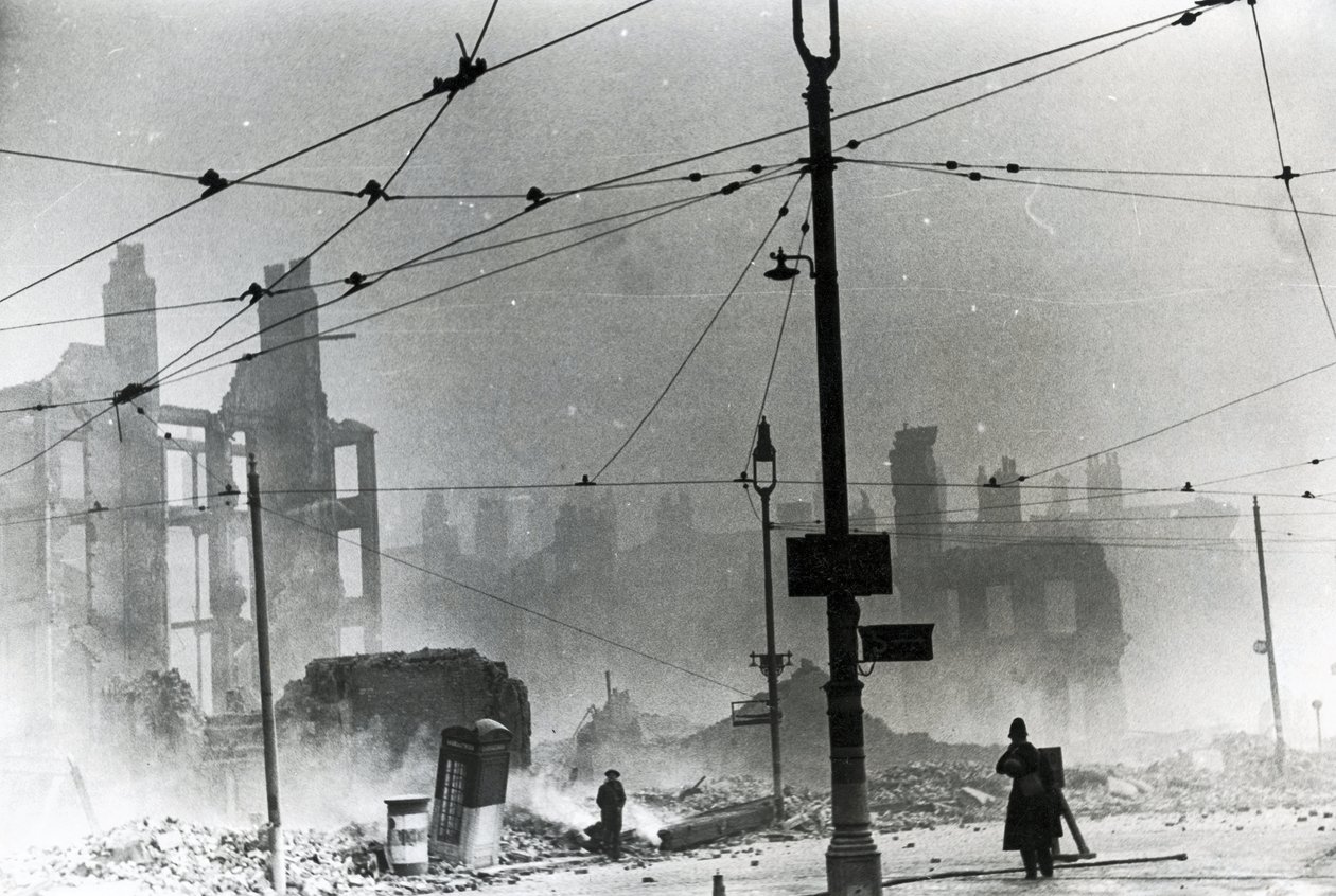 Derby Square in Liverpool nach einem deutschen Bombenangriff von Unbekannt