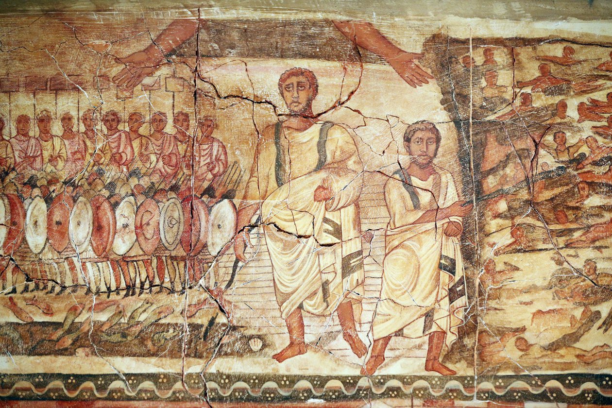 Exodus und Durchquerung des Roten Meeres, Fresko aus der Synagoge von Dura Europos, 244-245, aufbewahrt im Nationalmuseum von Damaskus. Foto im Jüdischen Museum von New York während einer Ausstellung aufgenommen. von Unbekannt