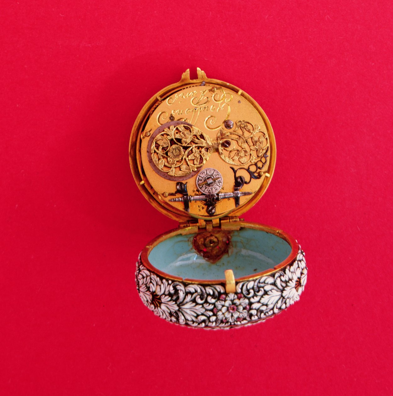Französische Taschenuhr mit goldener Hülle, emailliert mit weißen Blumen und Laub mit schwarzen Markierungen, von Goullons, ca. 1650 (zeigt innere Platte) von Unbekannt