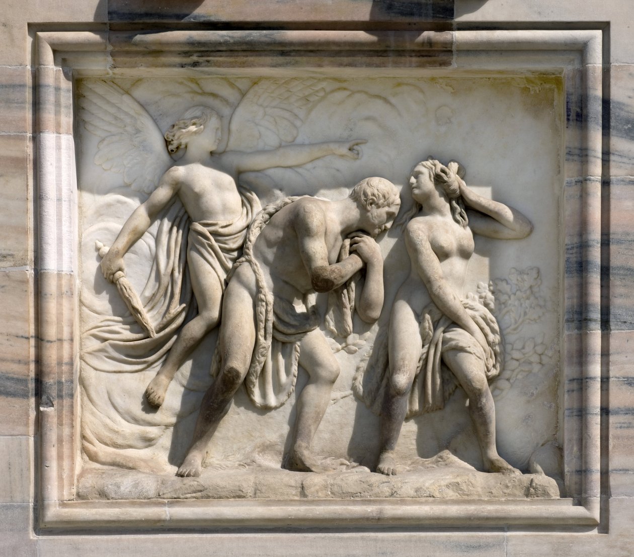 Hochrelief, das Adam und Eva darstellt, von Carlo Maria Giudici. 1791. Kathedrale (Dom oder Duomo) von Mailand, Italien von Unbekannt