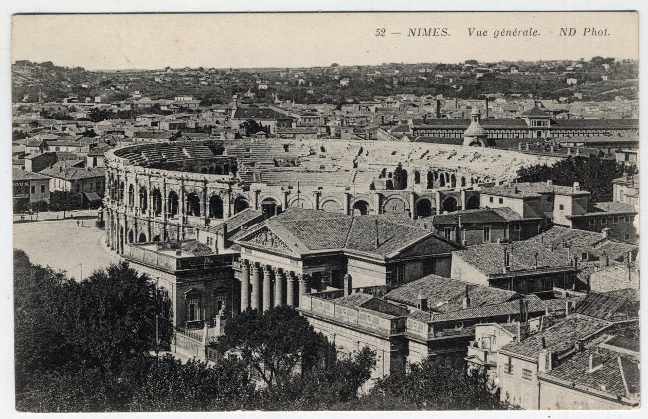 Languedoc Roussillon, Gard (30), Nimes: Gesamtansicht der Stadt mit den Arenen und der Maison Carree - Postkarte Ende 19. Anfang 20. Jahrhundert von William M. Timlin