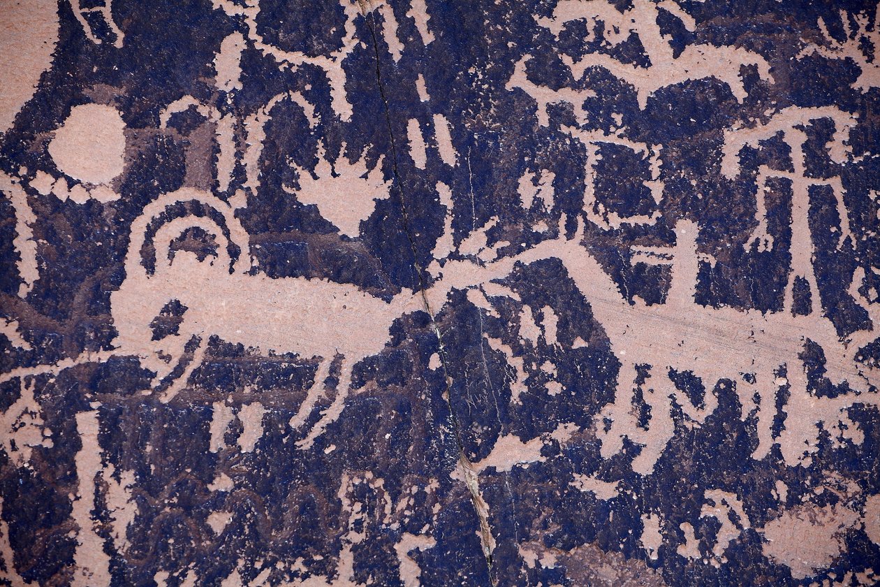 Newspaper Rock. Indianische Petroglyphen Nordamerikas der Navajo-Stämme und Utah. Zeitraum über etwa 2000 Jahre bis zum 14. Jahrhundert. von William M. Timlin