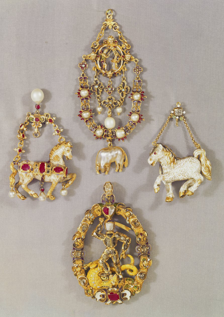 Renaissance-Schmuck von LtoR und TtoB: Abzeichen des Ordens des Vlieses und Verkündigung, Ende 16. Jahrhundert; Anhänger in Form eines Hengstes, Ende 16. Jahrhundert; Spanischer Anhänger in Form eines Pferdes, Ende 16. Jahrhundert von Unbekannt