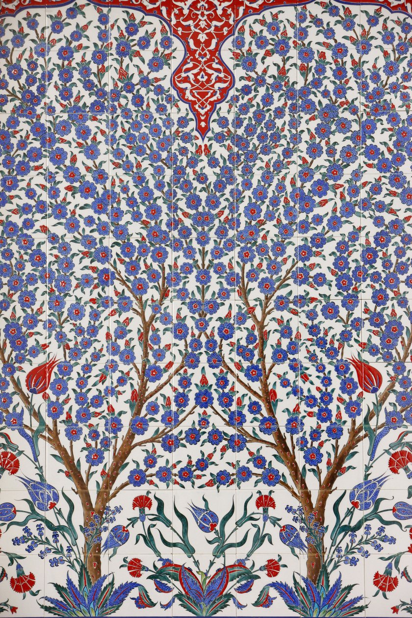 Scheich-Zayid-Moschee: Eines der 80 Iznik-Paneele - hochdekorierte Keramikfliesen, die im 16. Jahrhundert beliebt waren - die in Istanbuls kaiserlichen und religiösen Gebäuden deutlich zu sehen sind, Abu Dhabi, Vereinigte Arabische Emirate von Unbekannt