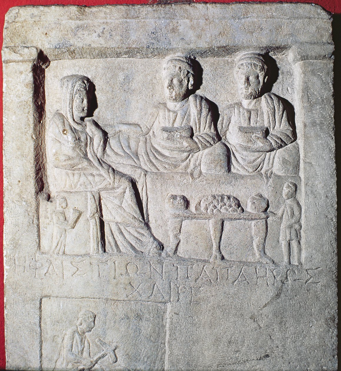Stelenrelief eines Begräbnisbanketts (Stein) mit griechischer Inschrift, Kleinasien von Unbekannt
