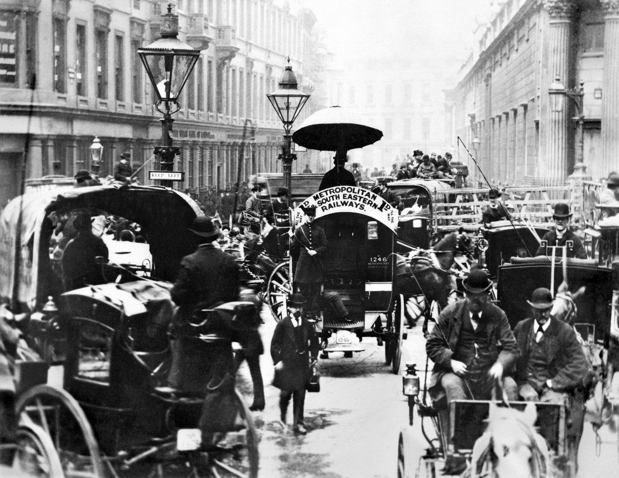 Vereinigtes Königreich: Eine geschäftige Szene an der Bank, die die Metropolitan und South Eastern Railways Bus zeigt. London, um 1878 von Unbekannt