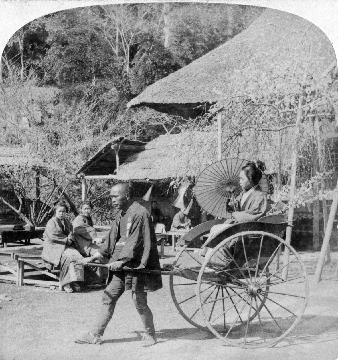 Morgendliche Fahrt in einer Jinrikisha-Rikscha, Sugita, Japan, 1896 von Underwood and Underwood