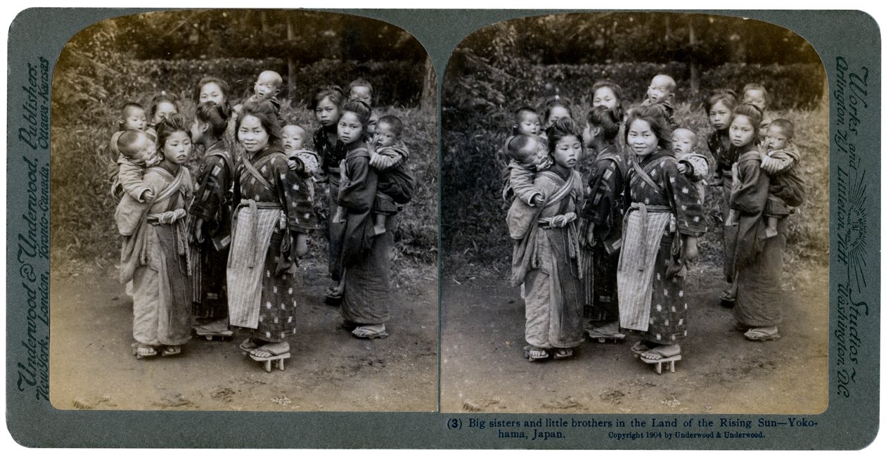 Große Schwestern und kleine Brüder im Land der aufgehenden Sonne, Yokohama, Japan, 1904 von Underwood and Underwood