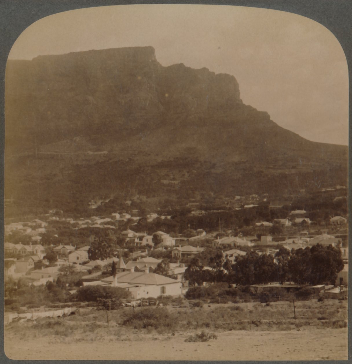 Kapstadt und Tafelberg, westlich vom Fuß des Signal Hill, Südafrika, 1902 von Underwood and Underwood