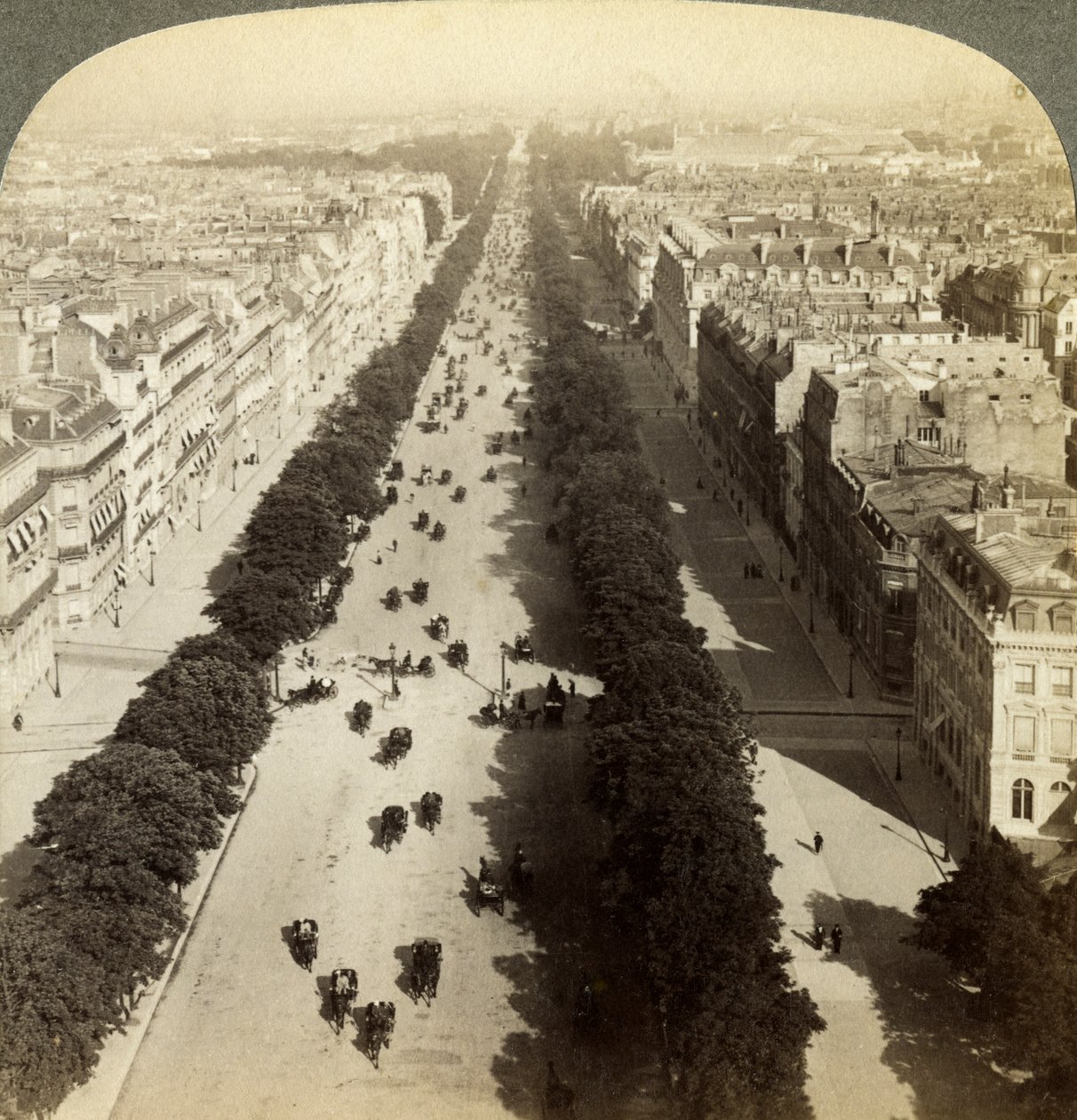 Champs Élysées vom Arc de Triomphe, Paris, Frankreich, 19. Jahrhundert von Underwood and Underwood