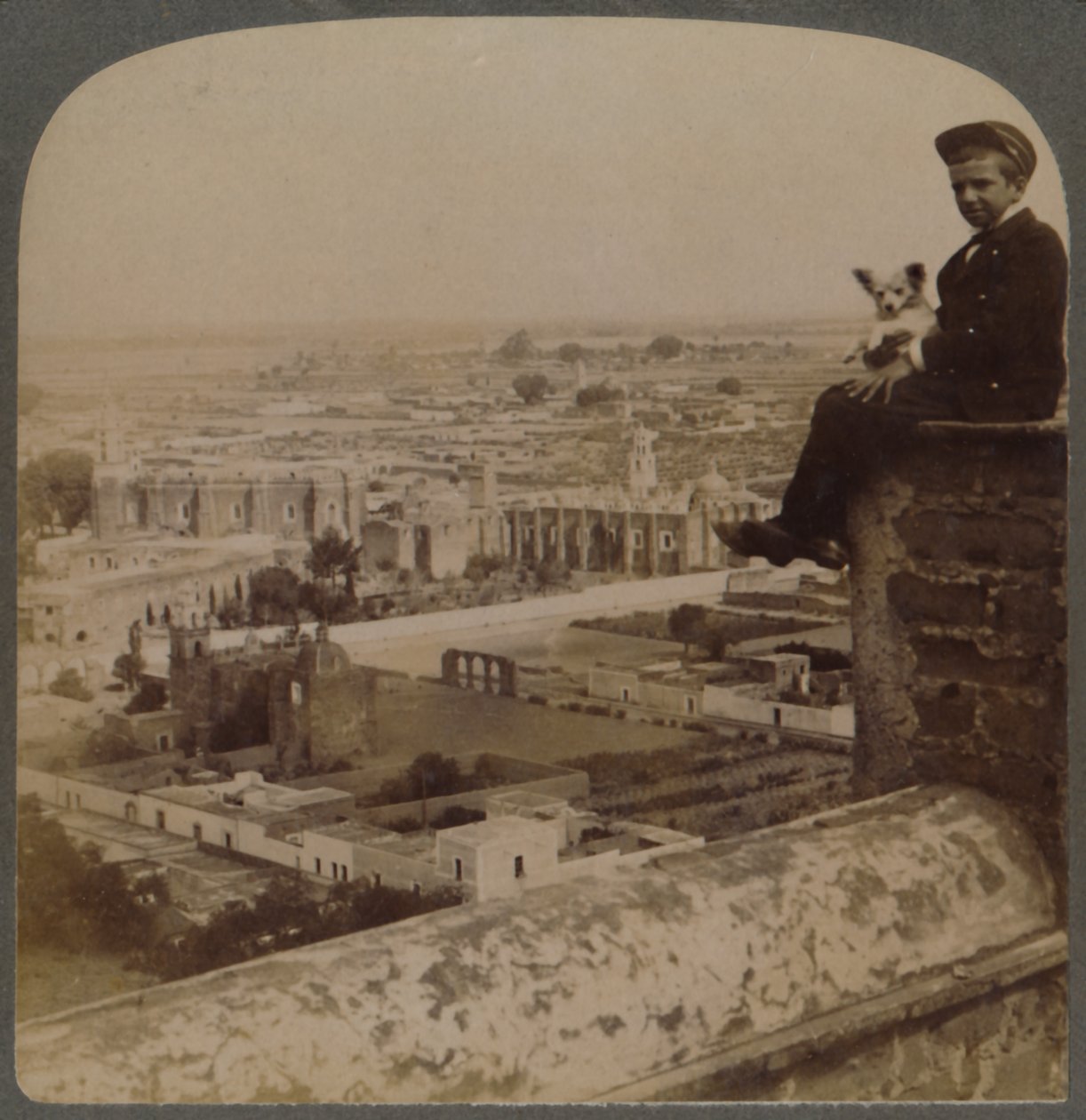 Von der Kathedrale von San Francisco, auf der größten Aztekenpyramide, Blick über Cholula, Mexiko, 1901 von Underwood and Underwood