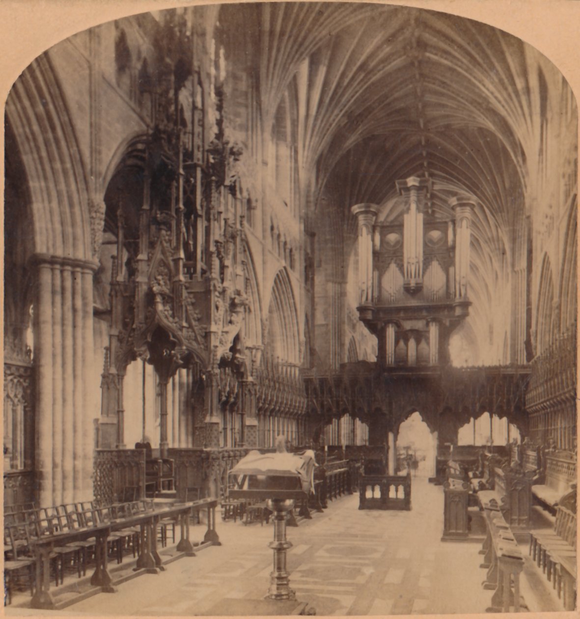 Innenraum der Kathedrale von Exeter, England von Underwood and Underwood