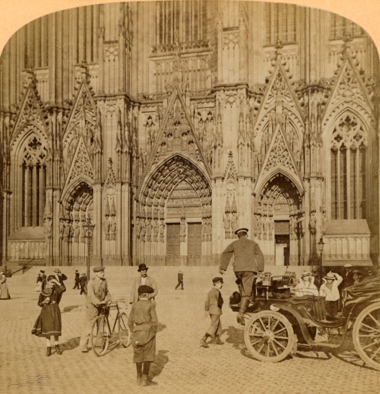 Hauptportal und reich verzierte Fassade, Kathedrale, Köln, Deutschland, 1902 von Underwood and Underwood