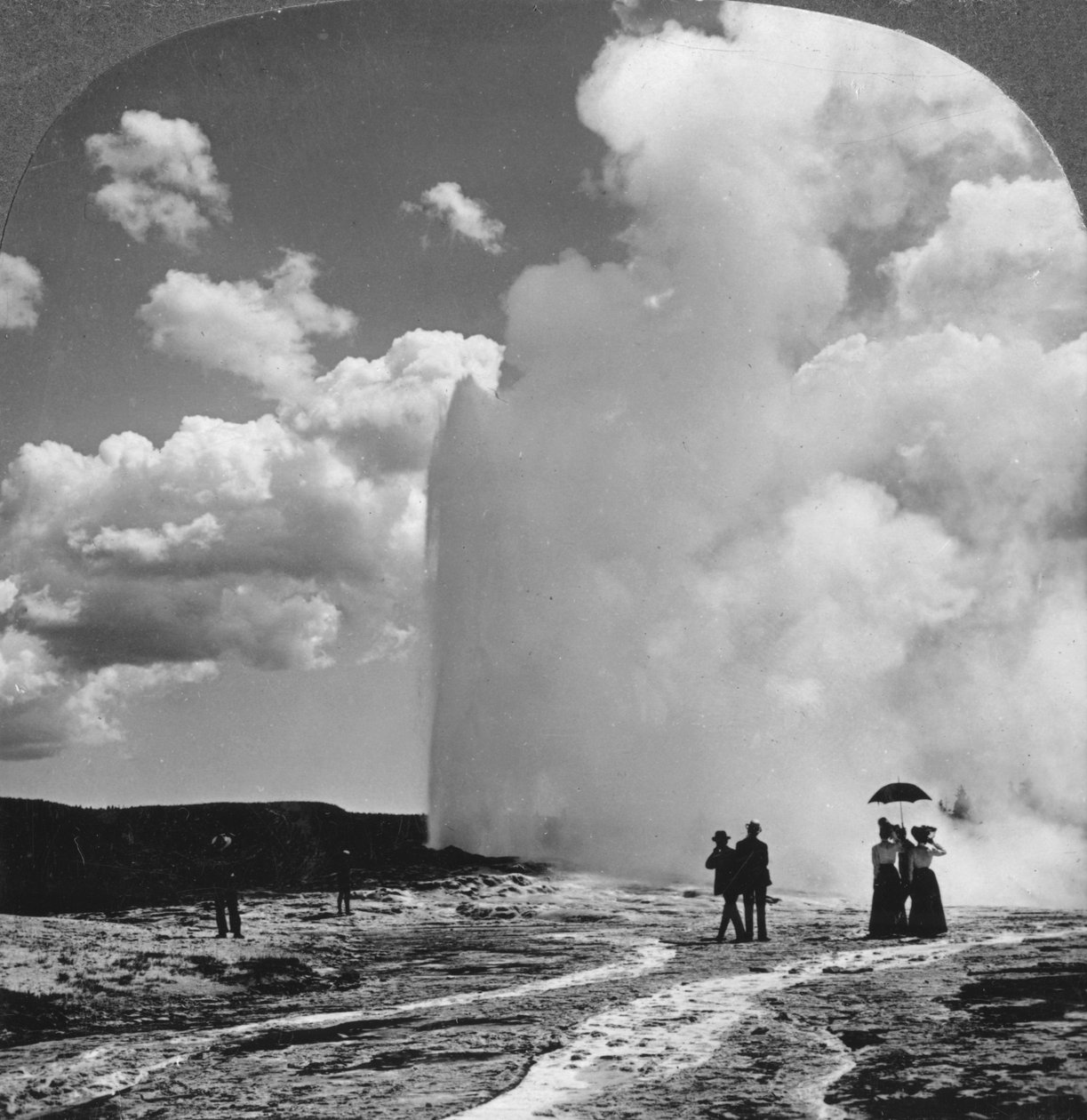 Old Faithful Geysir, Yellowstone-Nationalpark, USA, frühes 19. Jahrhundert von Underwood and Underwood