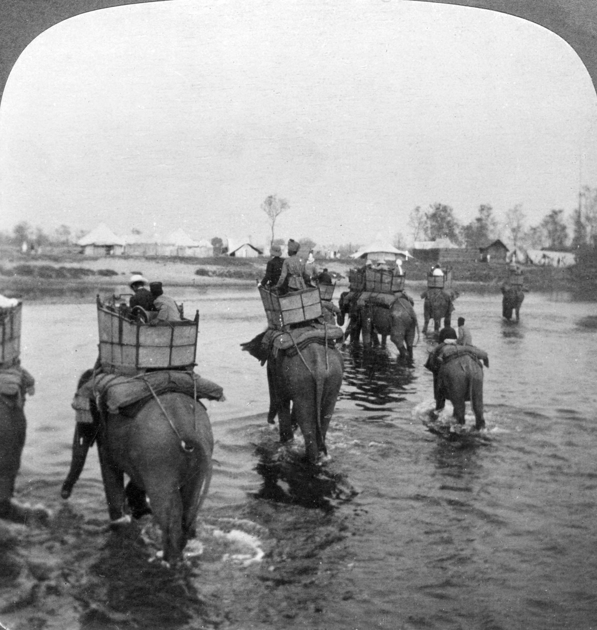 Rückkehr ins Lager nach einem Jagdtag im Behar-Dschungel, Indien, 1909 von Underwood and Underwood