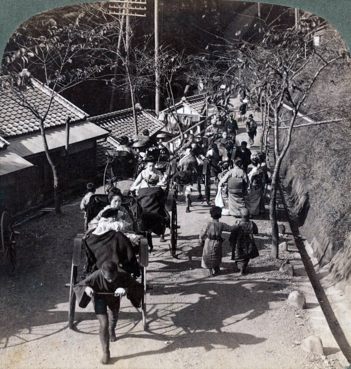 Reiten zum Daijingu-Tempel, für das Shinto-Fest der Verehrung der Sonnengöttin, Yokohama, Japan, 1904 von Underwood and Underwood